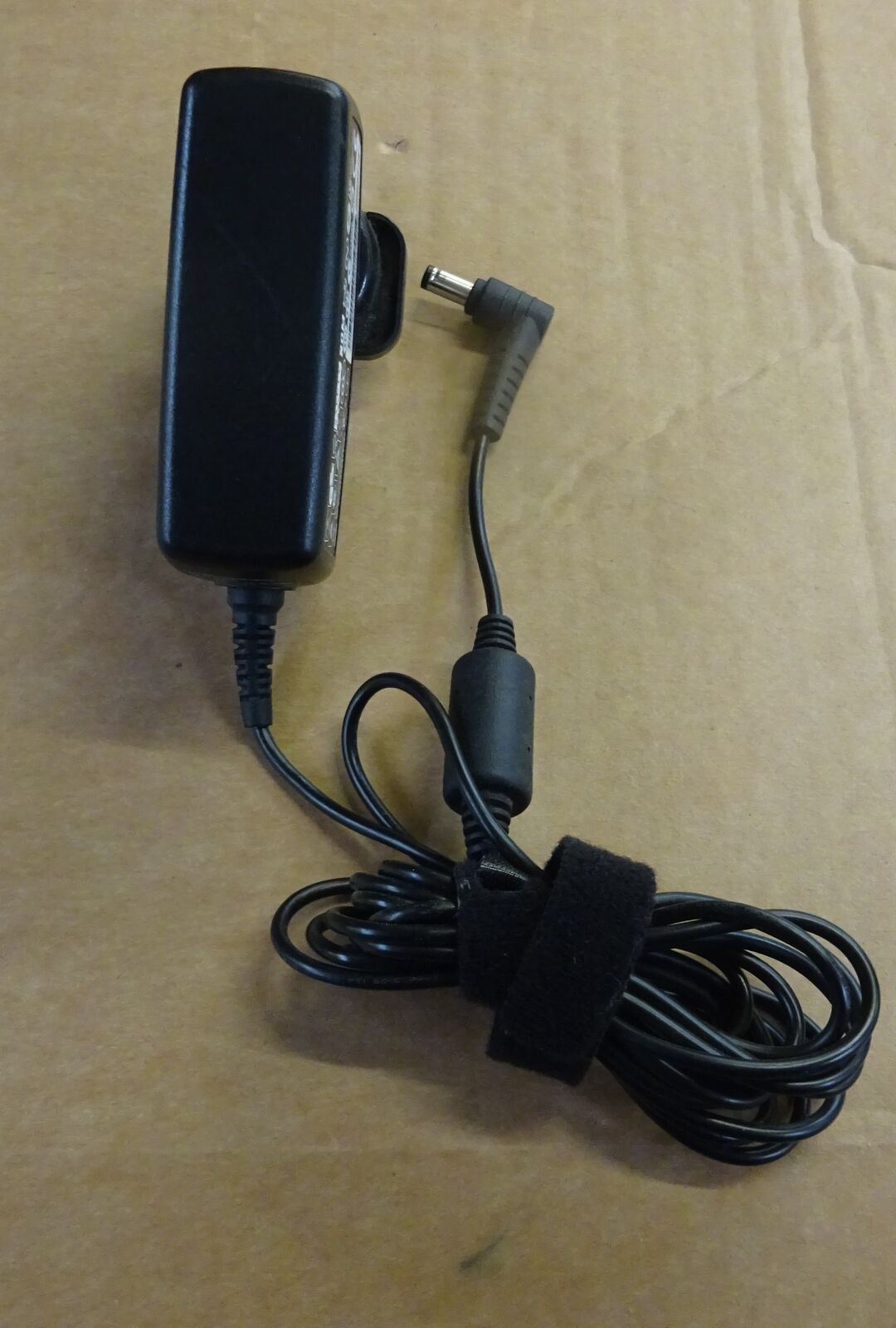 New LEI IU40-11190-011S 19V 2.15A AC DC Power Supply Charger